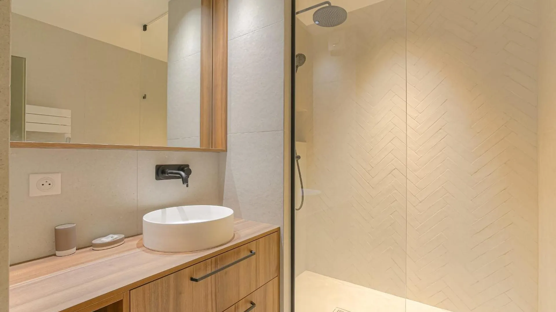 Luxe Et Design Avec Parking Gratuit Apartment Lyon 0*,  France